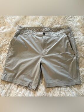 Vuori Men's Meta Shorts. Size 38. 
Style #V379